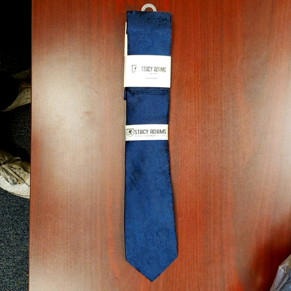 Stacy Adams Blue Floral Tie and Hanky set